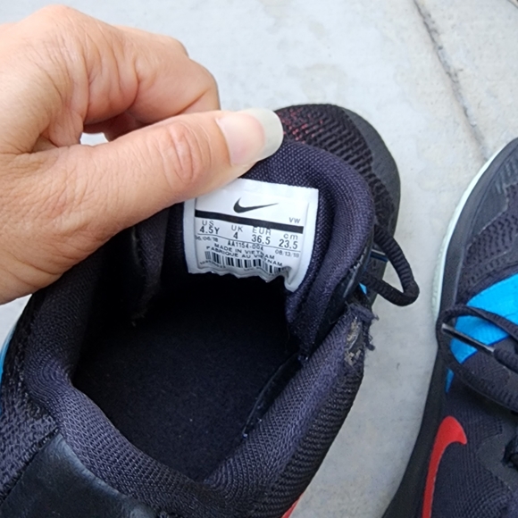 Nike Kids Sneakers Black and Red - Picture 10 of 11